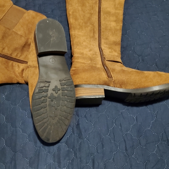 American Eagle Outfitters rusty brown riding boot with zipper and buckle . - Picture 3 of 6